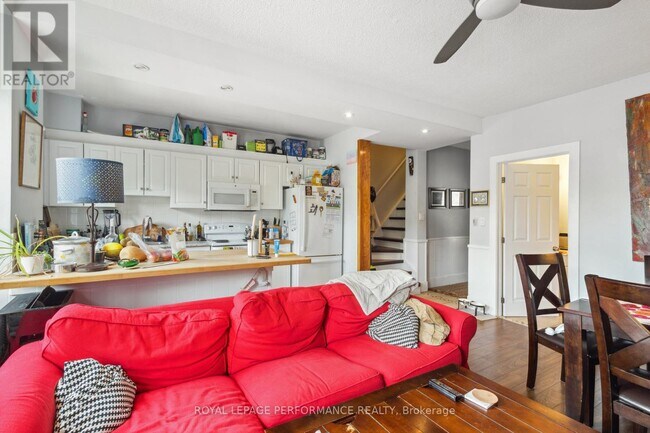 Photo - 78 Cambridge St N Unité 2