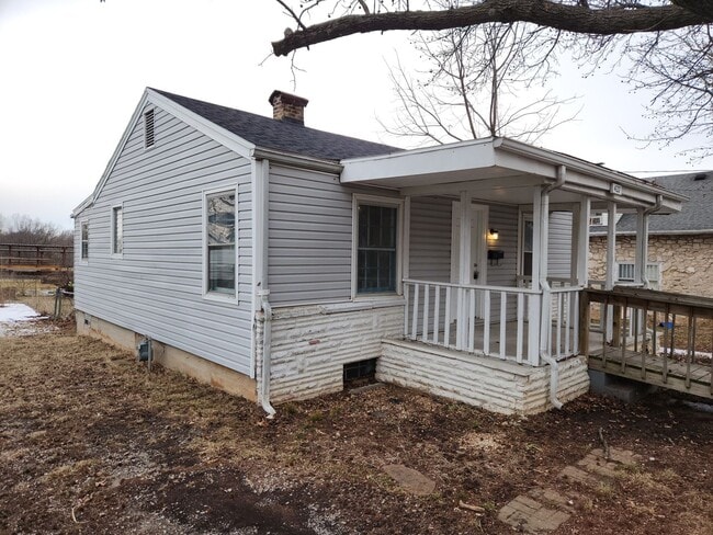 Building Photo - Spacious 3-Bedroom, 1-Bathroom Home AVAILABLE NOW!!