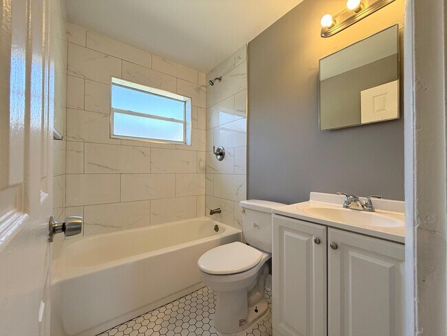 Photo - 815 2nd St Unit 3