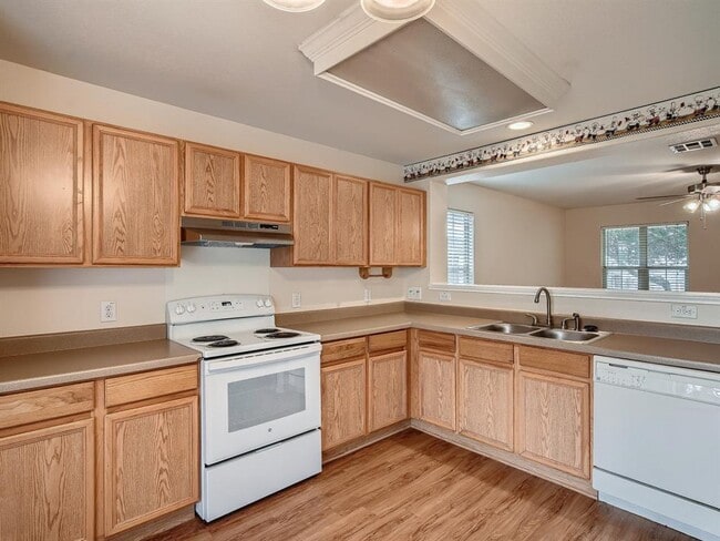 Photo - 2002 Nogales Trail