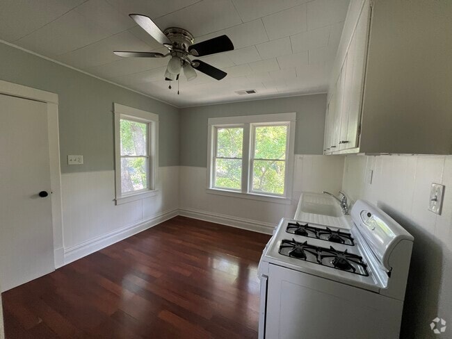 Building Photo - 926 S 2nd St Unit Upstairs Rental