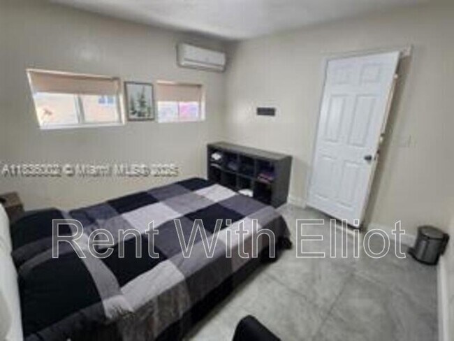 Photo - 2165 SW 47th St