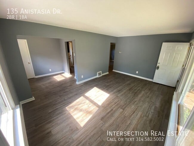 Photo - 135 Anistasia Dr