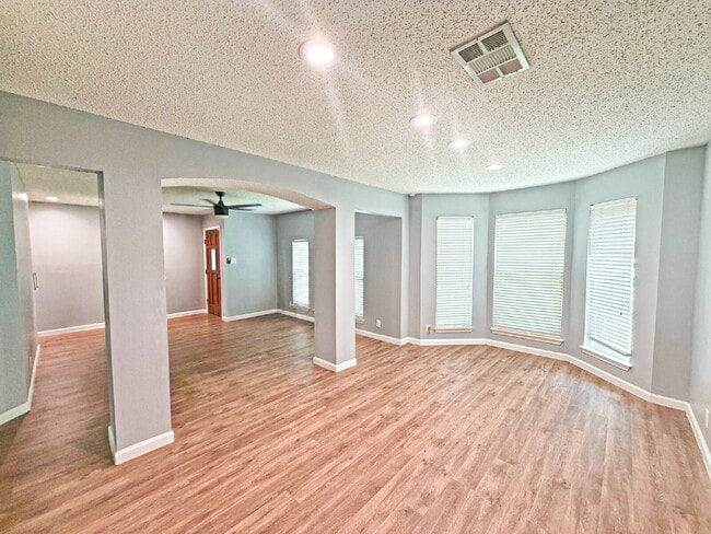 Photo - 1302 Whitegate