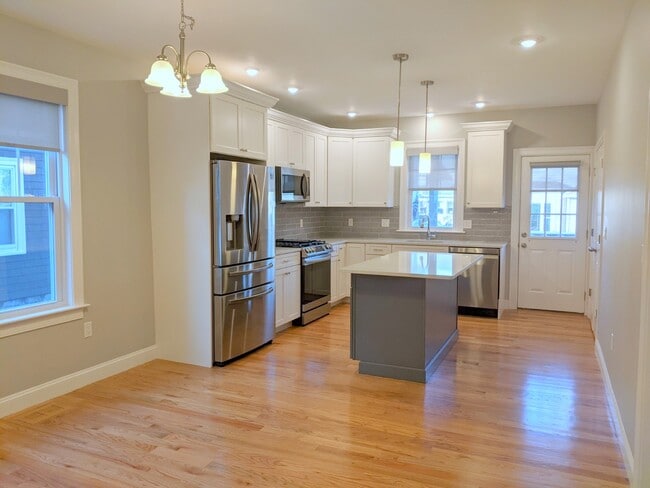 Photo - 16 Bowen Ave Unit 1