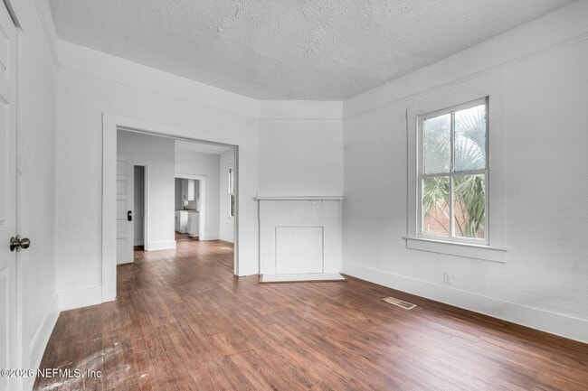 Photo - 2106 Moncrief Rd