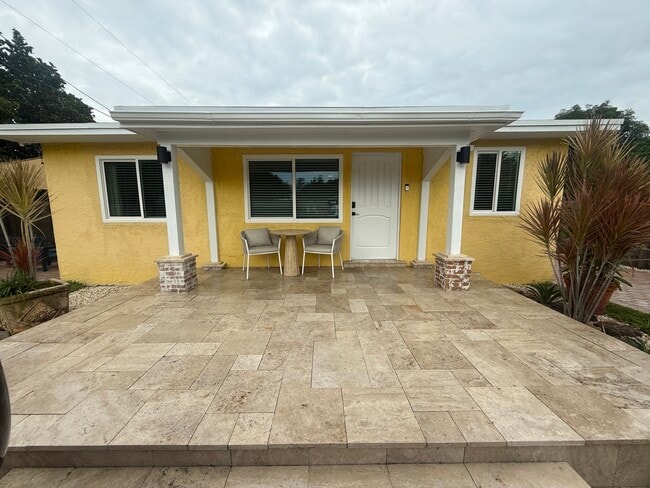 Photo - 18 NW 12th Ave