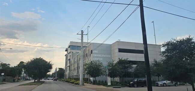 Photo - 3610 Dennis St