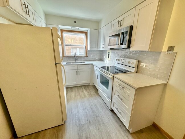 Building Photo - 7845 W Lawrence Ave Unit 11