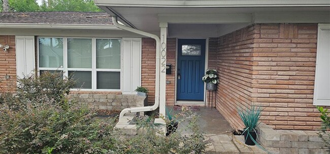 Photo - 10022 Cedardale Dr House