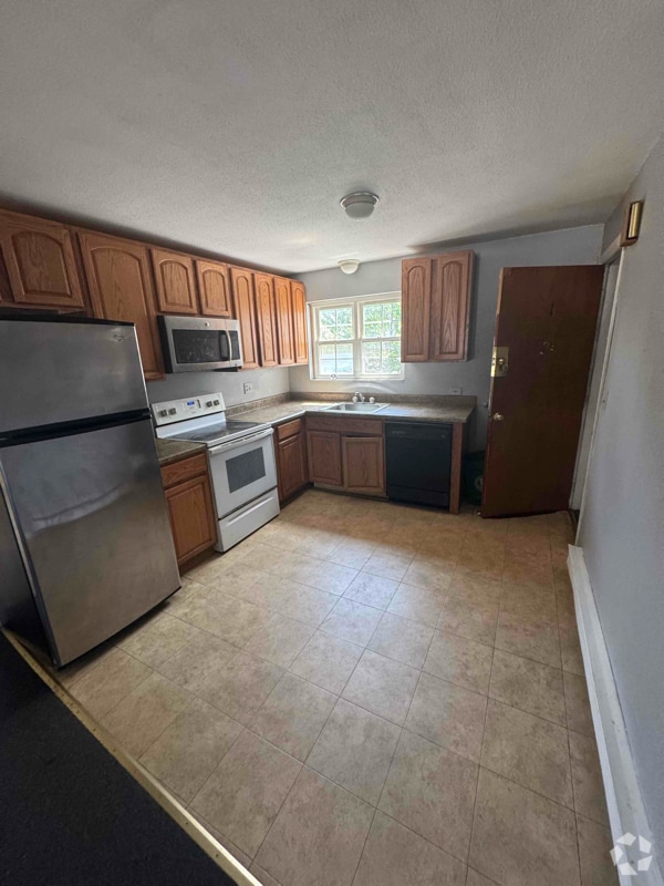 Building Photo - 12 -12A Hartford Tpke Rental