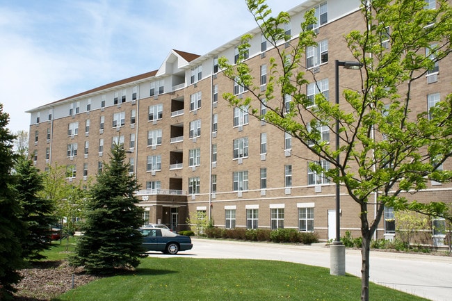 Lakewood Tower - Lakewood Tower Apartments