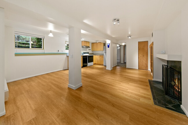 Photo - 2655 8th Ave W