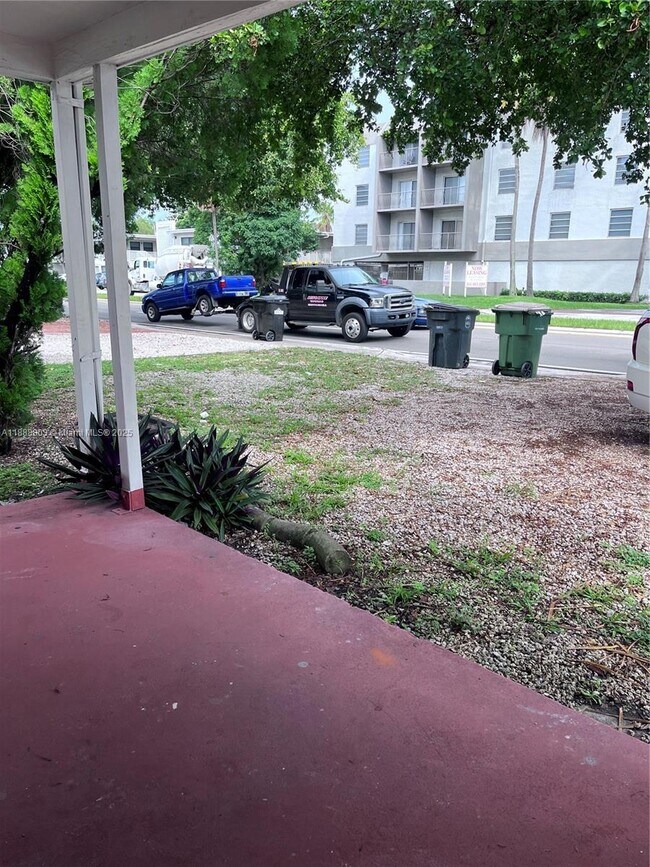 Photo - 1572 NE 135th St Unidad 0