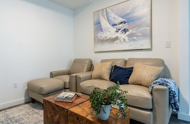 Living room - 50 Storer St