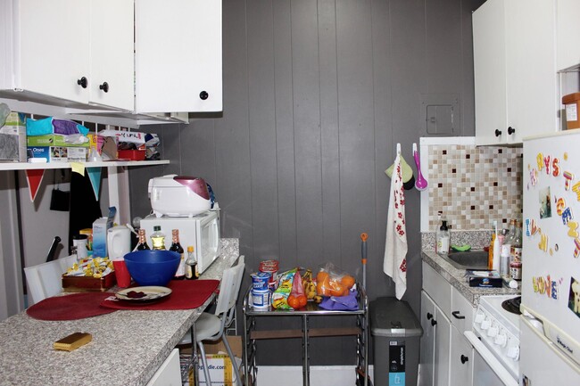 Photo - 18 Kempton St Apartments