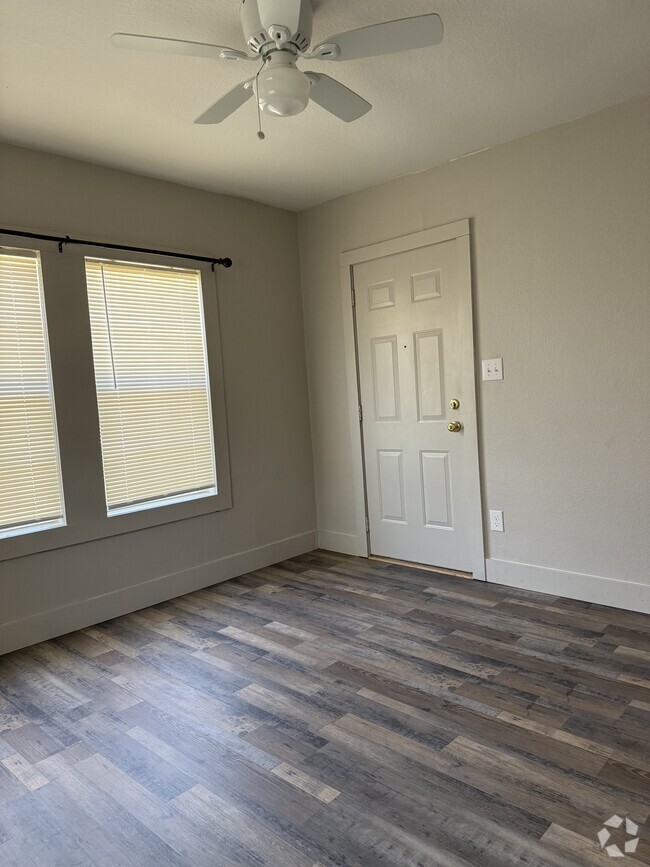 Building Photo - 511 N Bradshaw St Rental