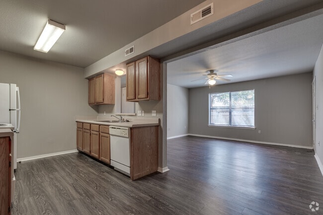 3BR, 2BA -1085SF