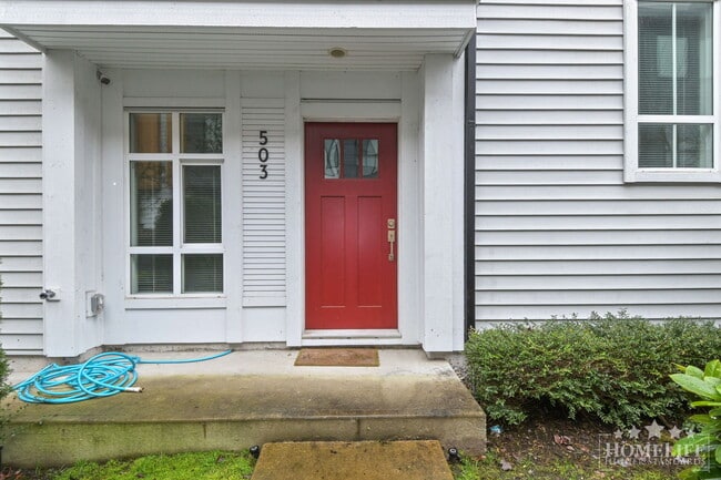 Photo - 3 Bed, 2.5 Bath Townhouse with Den for Rent in Surrey! Unit 503