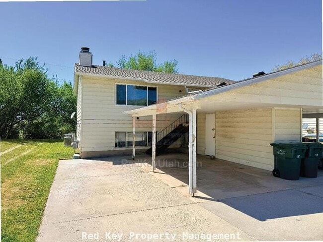Building Photo - Noble Rd. Duplex