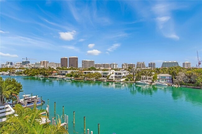 Building Photo - 9221 E Bay Harbor Dr Unit 511