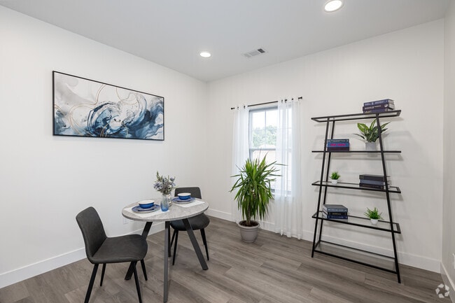 1BR, 1BA With Den - 1,015SF - Dining Room - Riverwalk Berlin