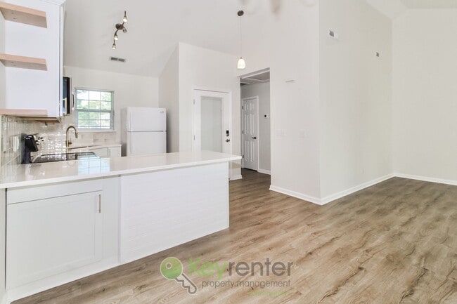 Photo - $500 Off 1st Month's Rent