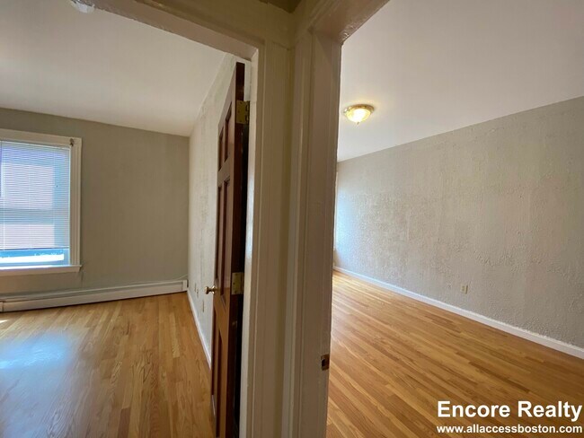 Photo - 350 Allston St Unidad 3