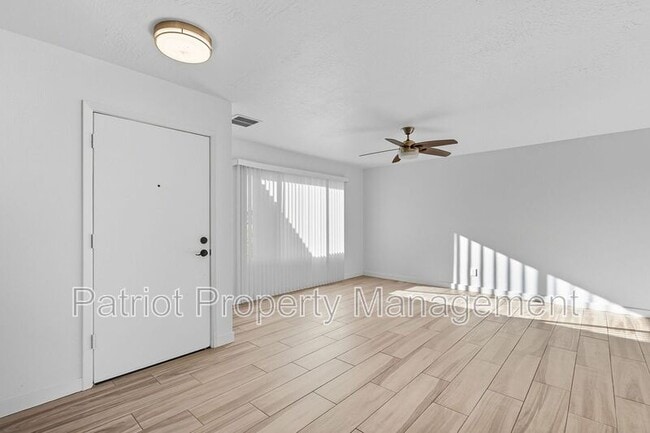 Photo - 821 N 87th Pl