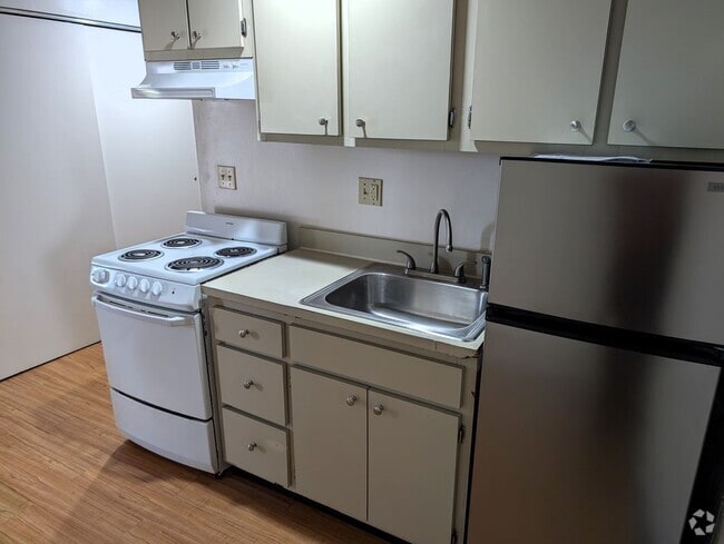 Building Photo - 2668 Elmwood Ave Rental