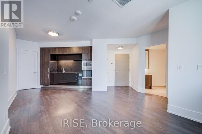 Photo - 1 Edgewater Dr Unit PH13
