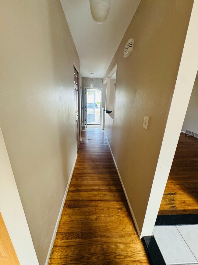 Photo - 29415 Cunningham Dr