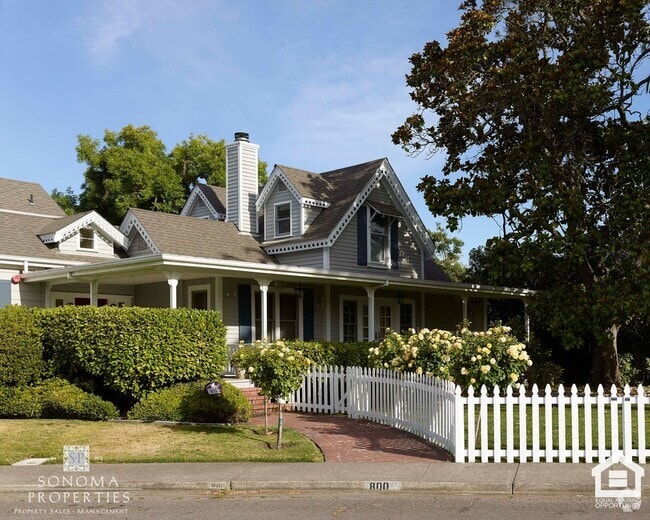 Building Photo - Stunning Furnished Eastside Home