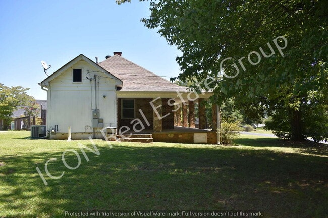 Photo - 1/1 home with detached garage