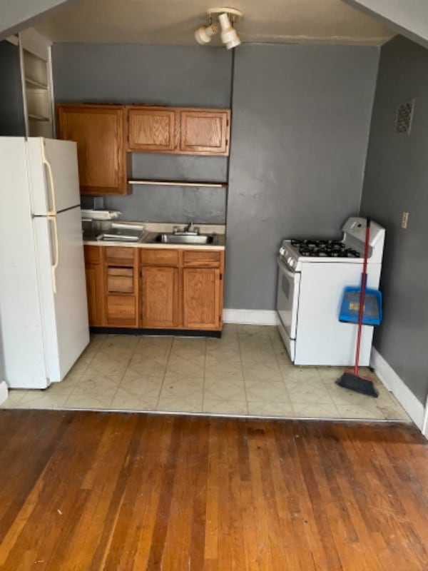 Photo - 1115 Rossmore Ave