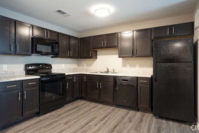 1HAB, 1BA - 743 ft² - Commons at Manor