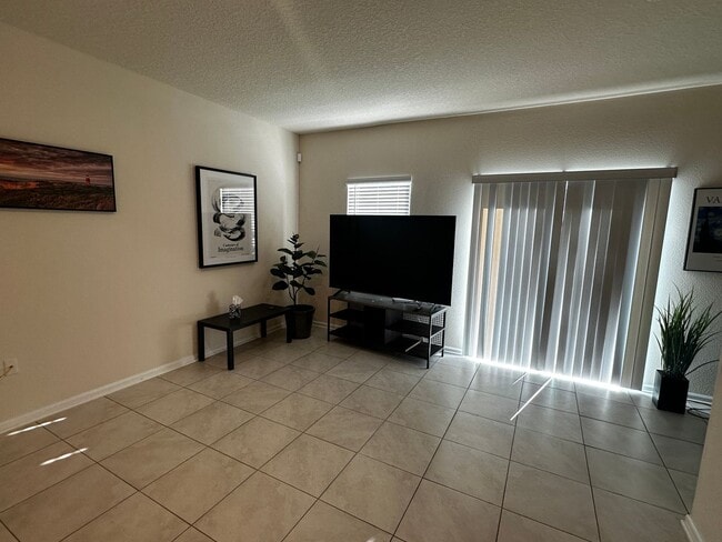 Photo - 832 Observatory Pkwy