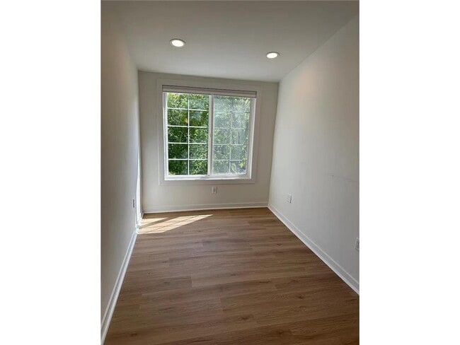 Photo - 152 Winifred St W Unit 2 (Upper)