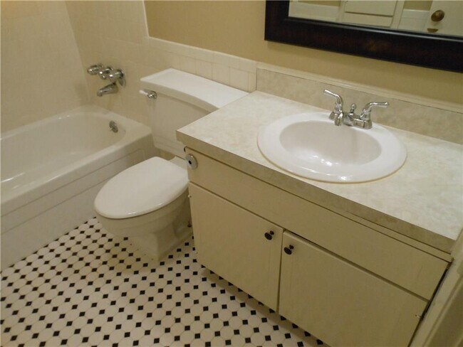 2516 Enfield Rd Unit 102