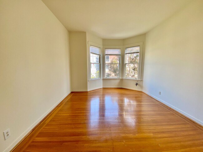 Photo - Stellar 1 Bed /1 Bath With Office & Parking Cow Hollow Location