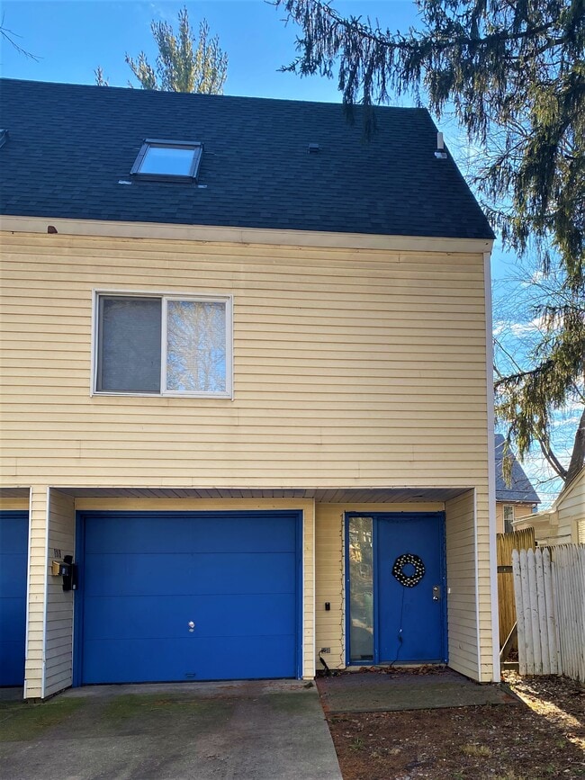 Photo - 801 W Stoughton St