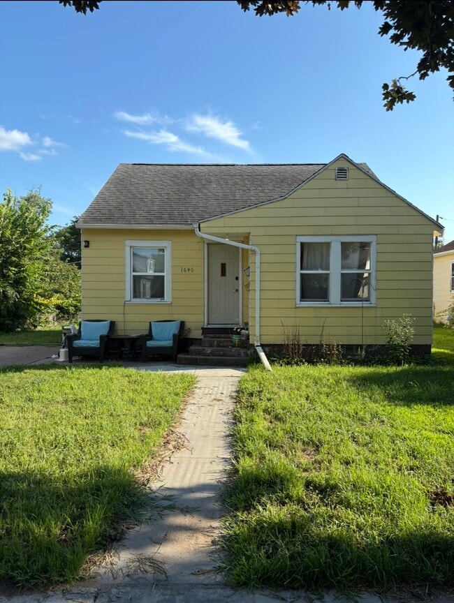 Building Photo - 1640 Barlow St Rental