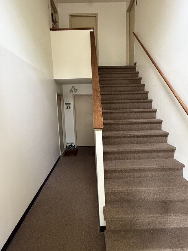 Photo - 2 Bedroom Apartment in Hastings – Gas and Water Included – $1,150/mo