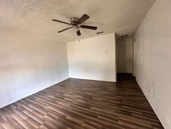 Photo - 407 W AVENUE E. Unit 4