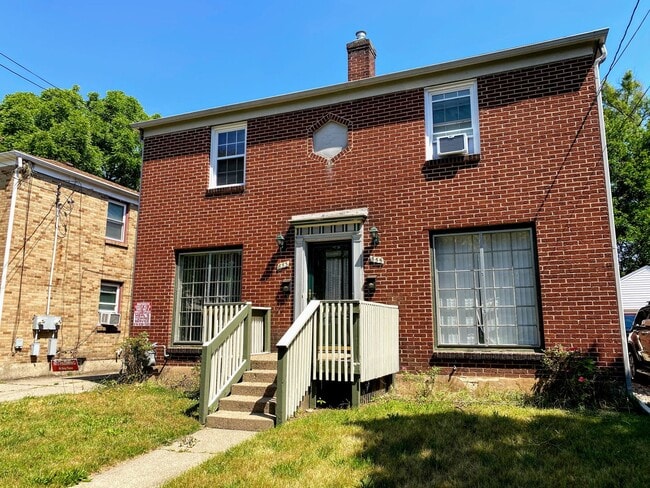 Building Photo - 853-855 Ballard SE Unit 853 Ballard SE