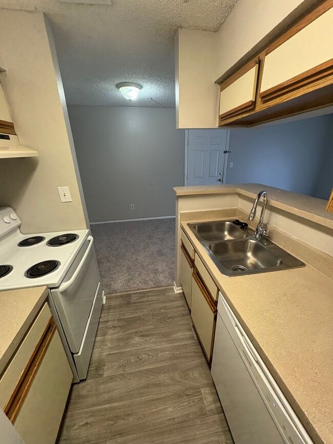 Photo - 1 bed 1 bath First Floor!!