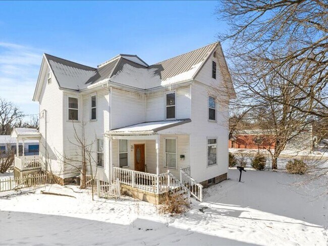 Photo - 520 1/2 W Bucyrus St- TOP FLOOR