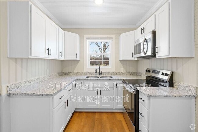 Building Photo - 1111 Queen Ann St Rental