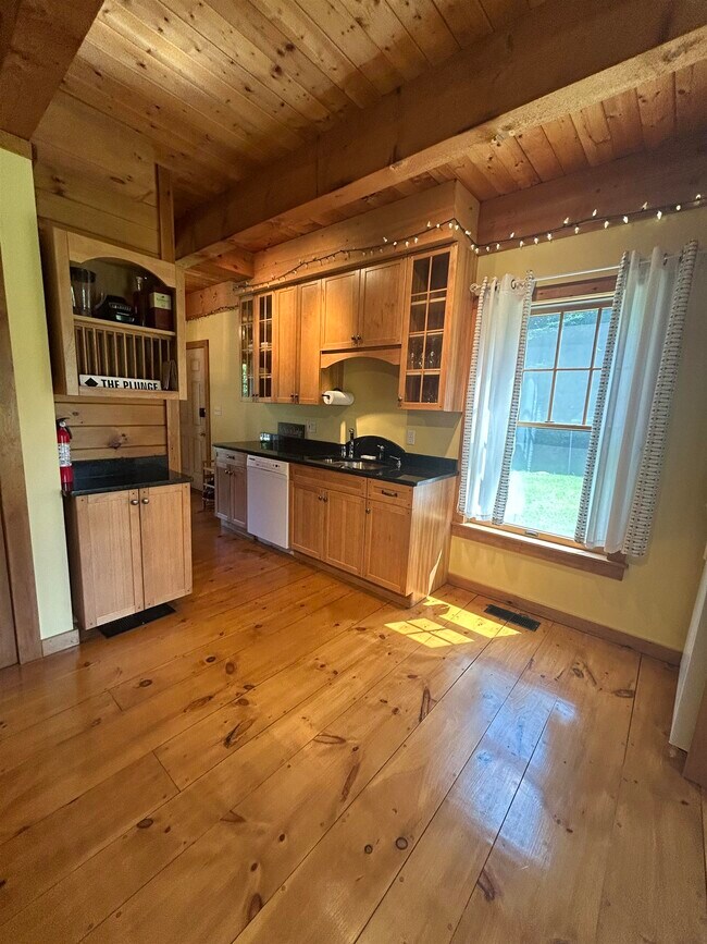 1595 Healdville Rd
