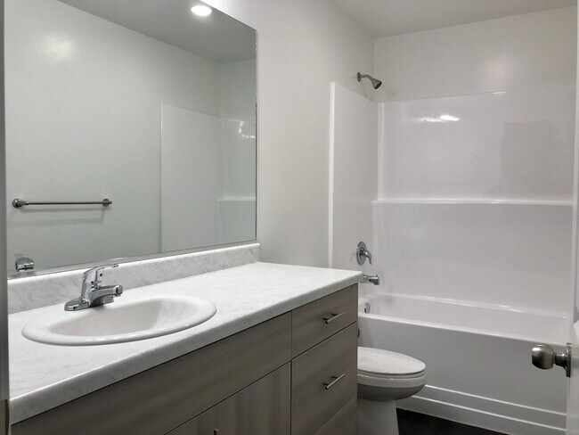 Photo - 417 W 40 S